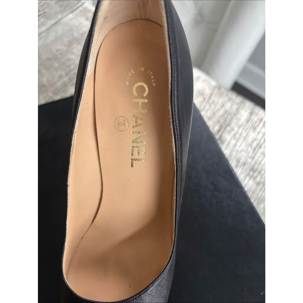 CHANEL Black Leather High Heel Pumps with CC Cap Toe 40.5 with box and receipt